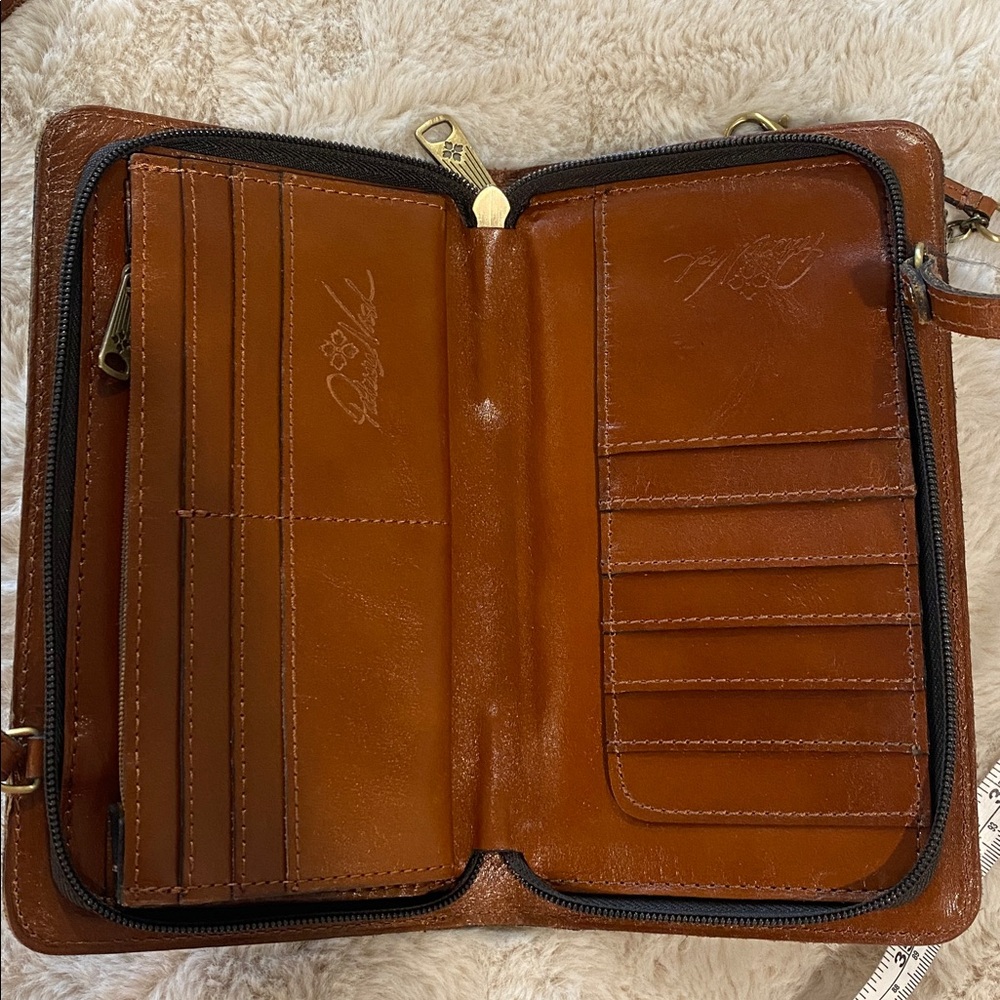 Rarely used, leather crossbody wallet/purse - Picture 7 of 9